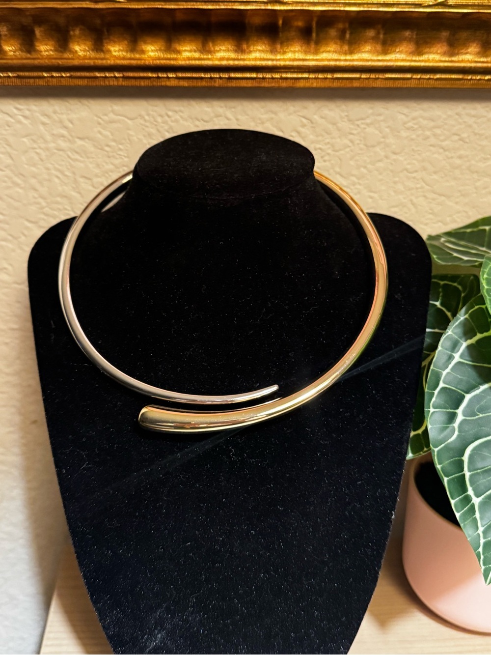 Modern Sculptural Gold Tone Collar Necklace Minimalist Statement Choker